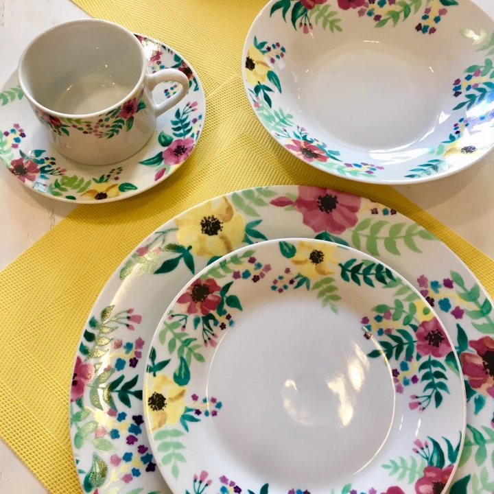 Porcelana kwiaty zastawa