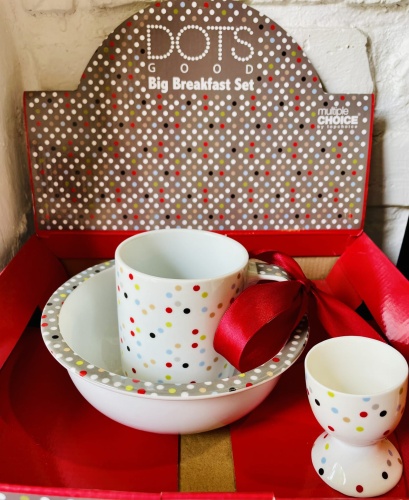 zestaw śniadaniowy porcelana w kropki