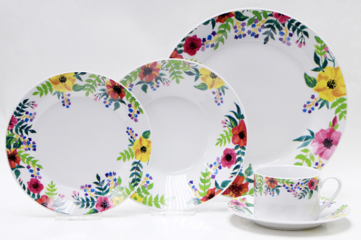 Serwis obiadowy porcelana w kwiaty