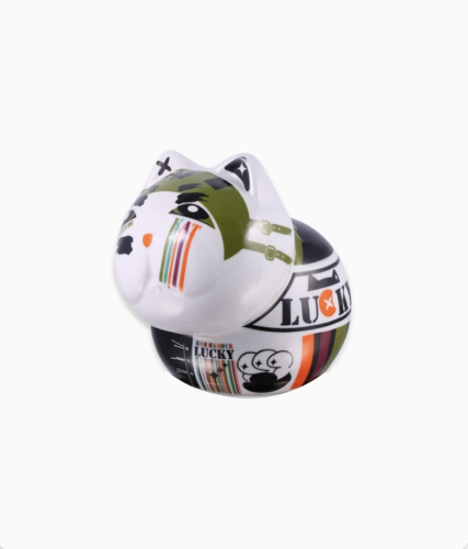 Skarbonka kot figurka z porcelany