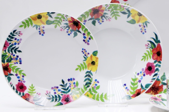 Serwis z porcelany kwiaty