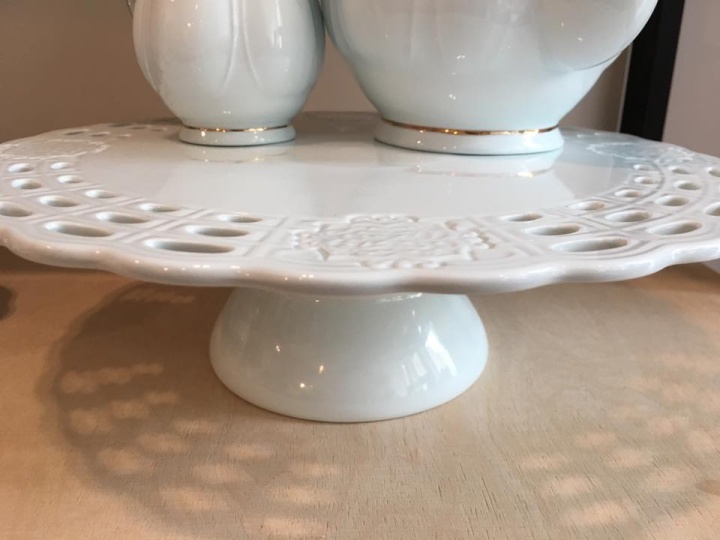 ceramiczna patera na nóżce