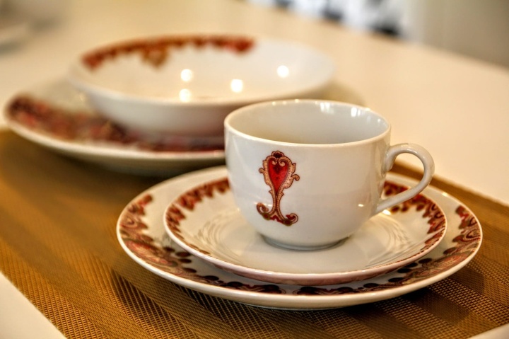 serwis obiadowy z porcelany na 6 osób