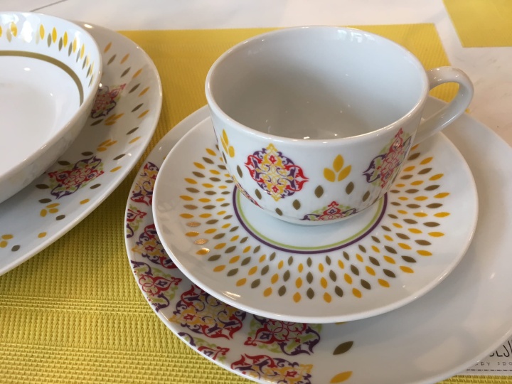 Zastawa obiadowa kawowa z porcelany 